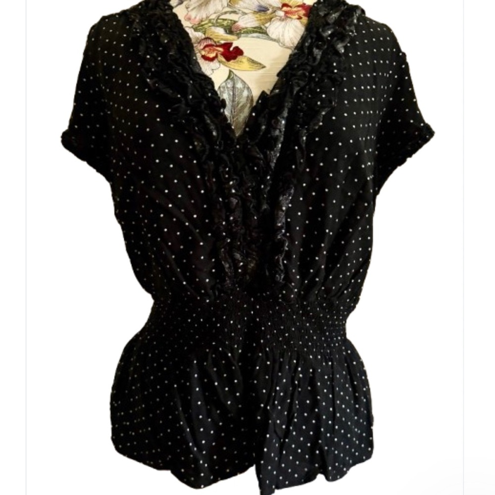 POLKA DOT PEPLUM TOP RUFFLE TRIM  FRONT V-NECK BLACK WHITE DOTS SIZE LARGE